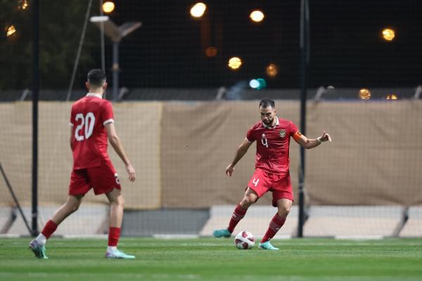 Jordi Amat Timnas Indonesia Jordi Amat kembali ditunjuk menjadi kapten saat Timnas Indonesia vs Iran pada uji coba terakhir jelang Piala Asia 2023 di Al Rayyan Training Site, Al Rayyan, Qatar, Selasa (9/1/2024) malam. (Foto: PSSI)