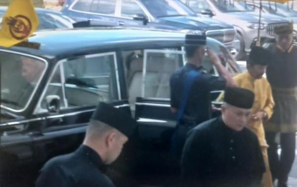 Mobil Pangeran Mateen 3