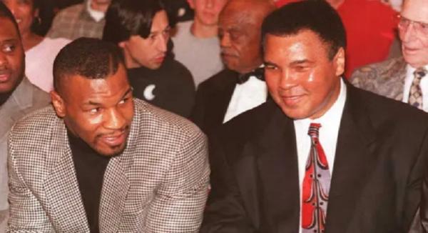 Muhammad Ali dan Mike Tyson ditanya siapa petinju terhebat sepanjang masa. Jawaban dua legenda itu cukup mengejutkan. (Foto: AFP)