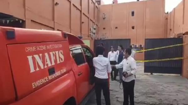 Hasil Olah TKP Kebakaran Karaoke Orange Tegal Hasil Olah TKP Kebakaran Karaoke Orange Tegal: Titik Api Diduga dari Atas Musala (Foto: iNews/Yunibar)