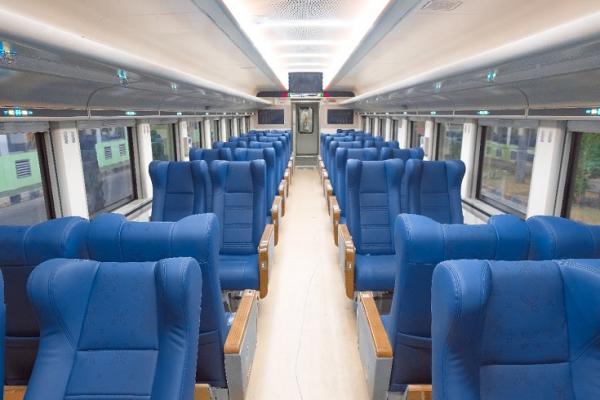 Penampilan baru KA Taksaka Tampilan dalam KA Taksaka menggunakan jenis kereta eksekutif terbaru dan kereta Luxury New Generation. (Foto: Dok. PT KAI)