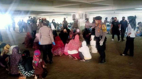 3 Etnis Rohingya Kabur dari Penampunan Gedung BMA 3 Etnis Rohingya Kabur dari Penampunan Gedung BMA Banda Aceh (Foto: iNews/Syukri)