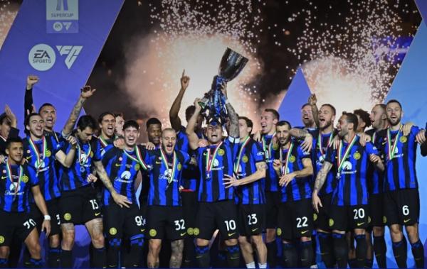 Inter Milan menjuarai Supercoppa Italia 2023 Inter Milan menjuarai Supercoppa Italia 2023 usai melibas Napoli 1-0 pada final di Al Awwal Park, Riyadh, Arab Saudi, Selasa (23/1/2024) dini hari WIB. (Foto: inter.it)