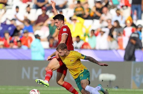 Elkan Baggott Timnas Indonesia Vs Australia Shin Tae-yong sesalkan satu hal usai Indonesia disingkirkan Australia dari Piala Asia 2023. Dia menyayangkan gol bunuh diri Elkan Baggott. (Foto: REUTERS)