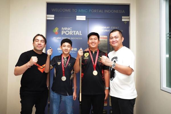 Hendra Kurniawan Carabao Billiards Hendra Kurniawan “Carabao”, Brian Axel Ferdian, Albert Januarta, didampingi Esmal Diansyah Direktur Sales & Marketing iNews Media Group saat berkunjung ke iNews Tower, Jumat (26/1/2024). (Foto: iNews Media Group/Arif Julianto)