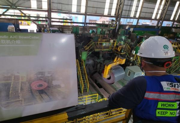 Smelter di GCNS Aktivitas smelter di GCNS yang mengolah ore nikel menjadi baja nirkarat. (Foto: Zem Teguh Triwibowo/iNews.id)