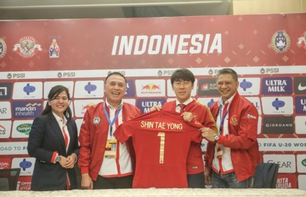 Shin Tae-yong saat diperkenalkan sebagai pelatih Timnas Indonesia pada 28 Desember 2019. (Foto: PSSI)