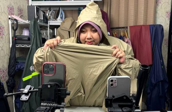 Dini Shopee Affiliate Sosok Dini saat melakukan live stream. (Foto: dok Istimewa)