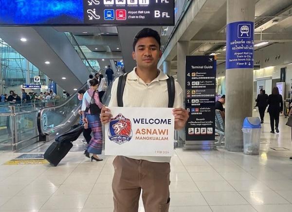 Asnawi Asnawi Mangkualam tiba di Thailand untuk bergabung Port FC. (Foto: Instagram @portfc_official)