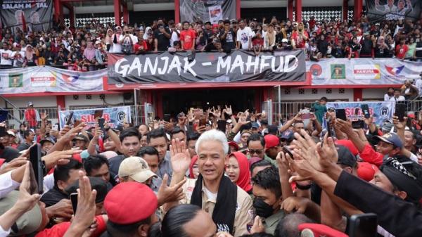 Ganjar Pranowo di grobogan Capres Ganjar Pranowo saat menghadir acara Hajatan Rakyat Grobogan, Jawa Tengah, Rabu (7/2/2024). (Foto: MPI)