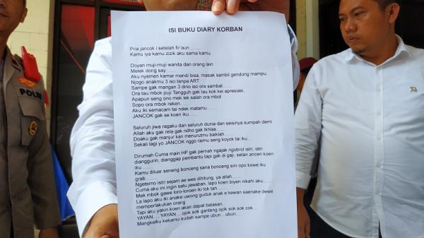 Bikin Merinding, Buku Diary Istri Tewas Diracun Bikin Merinding, Buku Diary Istri Tewas Diracun di Malang Bongkar Perlakuan Kejam Suami (Foto: iNews/Avirista Midaada)