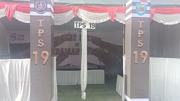 TPS tema kerajaan depok TPS bertema kerajaan di Depok Jaya mencuri perhatian warga, Selasa (13/2/20240 (Foto: Refi Sandi)