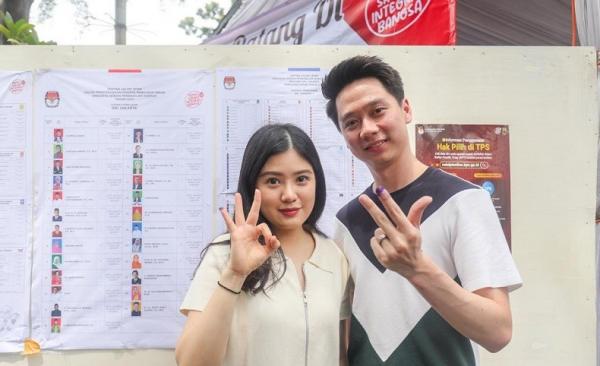 Valencia Dan Kevin 2 Valencia Tanoesoedibjo dan Kevin Sanjaya mencoblos di TPS Menteng, Jakarta Pusat (Foto: Ist)