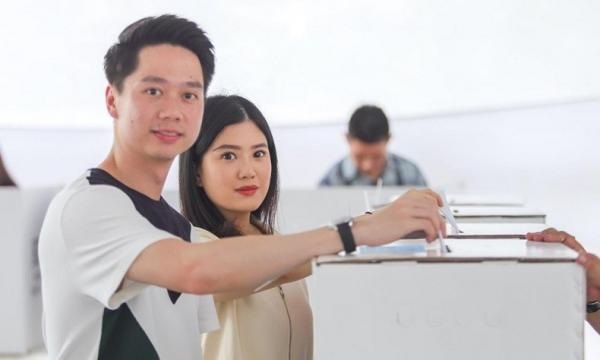 Valencia Tanoesoedibjo dan Kevin Sanjaya mencoblos di TPS Menteng, Jakarta Pusat (Foto: Ist)