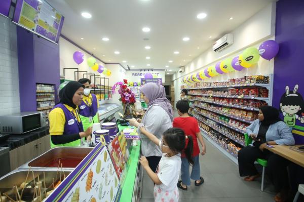 WhatsApp Image 2024 02 09 At 2 32 30 PM Suasana di supermarket Korea di Indonesia. (foto: Sukardi)