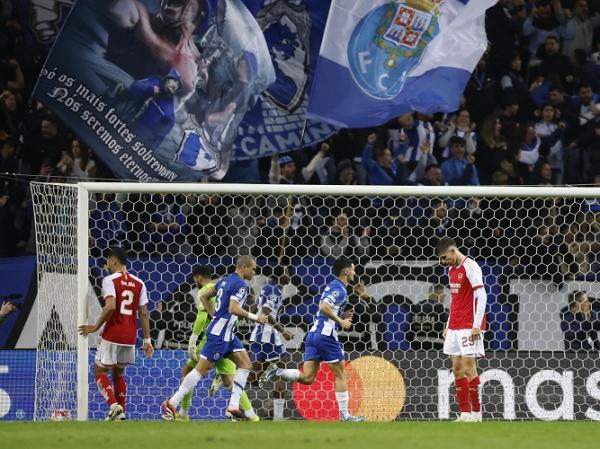 Arsenal kalah 0-1 dari FC Porto pada leg pertama 1 Arsenal kalah 0-1 dari FC Porto pada leg pertama 16 besar Liga Champions 2023-2024 di Estadio Do Dragao, Kamis (22/2/2024) dini hari WIB. (Foto: REUTERS)