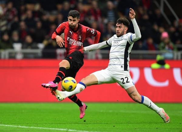 Sedangkan nasib berbeda dialami rival sekota Inter, AC Milan harus puas dengan hasil imbang 1-1 lawan Atalanta. (fot