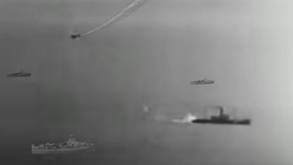 Pesawat B-26 Permesta ditembak jatuh Pesawat B-26 Permesta ditembak jatuh oleh kapal-kapal ATG-21 dan pilot Allen Pope ditawan di RI Sawega. (Foto: TNI AL).