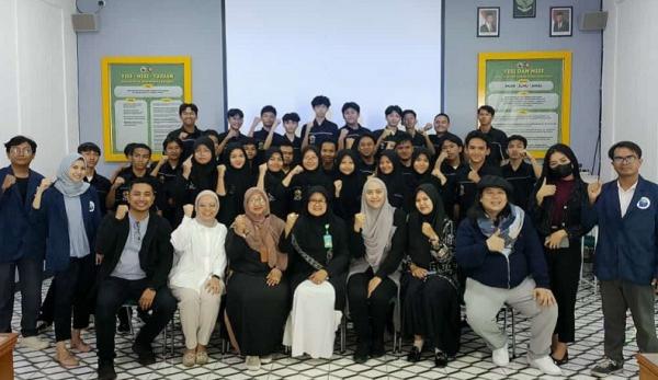 Undira 1 Universitas Dian Nusantara (Undira) menyelenggarakan workshop jurnalistik penyiaran di SMK 1 PB Sudirman, Cijantung Jakarta Timur, Rabu (28/2/2024). (Foto iNews).