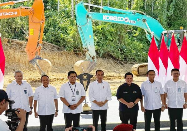 Jokowi Groundbreaking Kantor Baru Mandiri Presiden Joko Widodo saat menghadiri groundbreaking Gedung Kantor Bank Mandiri di IKN. (Foto: BPMI Setpres)