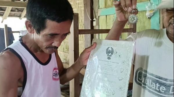 Benda bersejarah Surat penghargaan dari Staf Angkatan Darat saat perang kemerdekaan. (Foto: Budi Utomo).