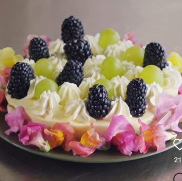 Screenshot 20240307 191423 Instagram Cake buah segar. (Instagram Blueband)