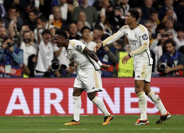 Winger Real Madrid Vinicius Junior (kiri) Winger Real Madrid Vinicius Junior (kiri) merayakan golnya ke gawang RB Leipzig pada leg kedua 16 besar Liga Champions 2023-2024 di Santiago Bernabeu, Madrid, Kamis (7/3/2024) dini hari WIB. (Foto: REUTERS)