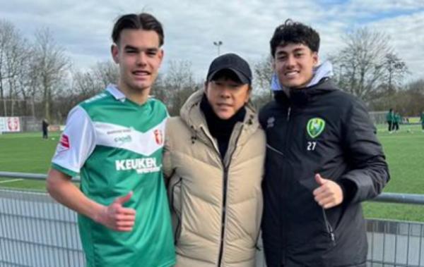 Jens Raven Striker Ganas Liga Belanda Jens Raven Foto bareng Shin Tae-yong (Foto: Instagram/shintaeyong7777)