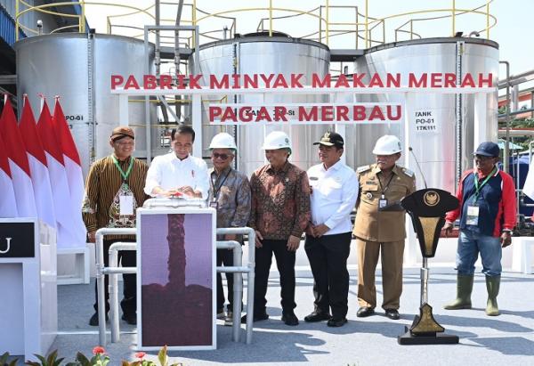 Pabrik Minyak Makan Merah Pagar Merbau Pabrik Minyak Makan Merah Pagar Merbau yang baru diresmikan ditargetkan menghasilkan 7 ton minyak makan merah dalam satu hari. (Foto: Istimewa)