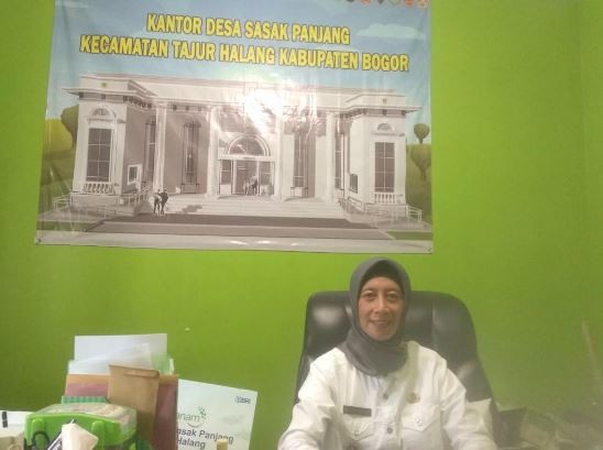 Kepala Desa Sasak Panjang, Tajurhalang, Kabupaten Bogor, Andy Umi Yulaikah. (Foto: iNews.id/Kastolani)