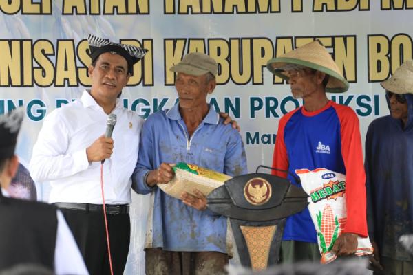 Mentan Amran Minta Semua Pihak Maksimalkan Gerakan Pompanisasi di Bojonegoro 