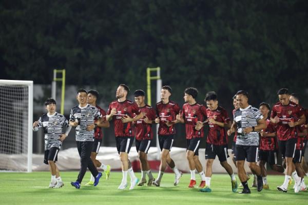 Timnas Indonesia melakoni pemusatan latihan Timnas Indonesia melakoni pemusatan latihan hari pertama di Stadion Madya Gelora Bung Karno, Jakarta, Senin (18/3/2024) malam. (Foto: PSSI)