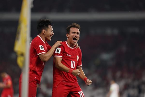 Egy Maulana Vikri (kanan) merayakan golnya ke gawang Vietnam pada matchday 3 putaran kedua Kualifikasi Piala Dunia 2026 zona Asia di SUGBK, Jakarta, Kamis (21/3/2024). (Foto: PSSI)