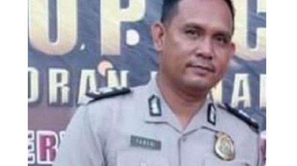 Aiptu FI polisi viral tusuk tembak debt collector Aiptu FI polisi yang viral menusuk dan menembak debt collector di parkiran mal di Kota Palembang menyerahkan diri ke Polda Sumsel. (Foto: Era Neizma Wedya-MncPortal)