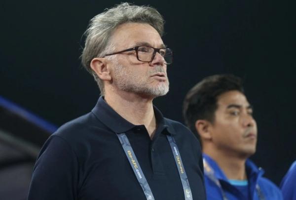 Philippe Troussier akhirnya dipecat Philippe Troussier akhirnya dipecat dari jabatan pelatih Timnas Vietnam. (Foto: Soha)