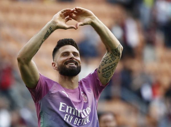Striker AC Milan Olivier Giroud merayakan golnya k Striker AC Milan Olivier Giroud merayakan golnya ke gawang Lecce pada Liga Italia 2023-2024 di San Siro, Sabtu (6/4/2024) malam WIB. Milan pesta gol 3-0. (Foto: REUTERS)