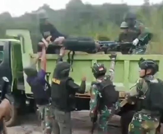 Danramil 1703-04/Aradide Letda Inf Oktovianus Sogalrey yang gugur ditembak anggota kelompok kriminal bersenjata (KKB) atau organisasai Papua Merdeka (OPM)&nbsp;di Kabupaten Paniai, Papua Tengah, Rabu (10/4/2024). (Foto: Ist)