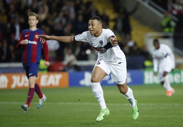 Striker Paris Saint-Germain Kylian Mbappe Striker Paris Saint-Germain Kylian Mbappe merayakan golnya ke gawang Barcelona pada leg kedua perempat final Liga Champions 2023-2024 di Estadi Olímpic Lluis Companys, Rabu (17/4/2024) dini hari WIB. (Foto: REUTERS)