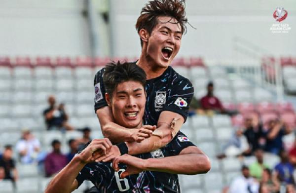 Timnas Korea Selatan menang 2-0 atas China pada laga kedua Grup B&nbsp;Piala Asia U-23 2024 di Abdullah bin Khalifa Stadium, Jumat (19/4/2024) malam WIB. (Foto: KFA)