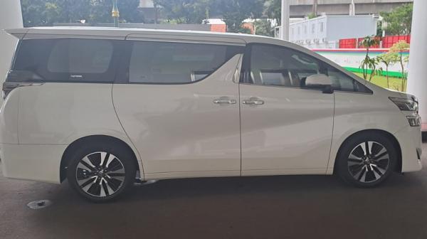 Mobil Harvey Moeis Disita Kejagung menyita mobil Lexus dan Vellfire milik Harvey Moeis terkait kasus dugaan korupsi timah. (Foto: Kejagung)