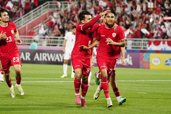 Marselino Ferdinan dan para pemain Timnas Indonesia U-23 lainnya berenang santai, Sabtu (27/4/2024), jelang menghadapi Uzbekistan pada semifinal Piala Asia U-23 2024. (Foto: Instagram @timnas.indonesia)
