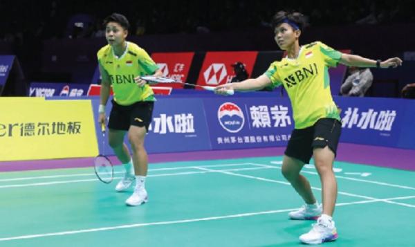 Dua ganda putri Indonesia, Apriyani Rahayu/Siti Fadia Silva Ramadhanti dan Lanny Tria Mayasari/Rachel Allesya Rose, menyempurnakan kemenangan Indonesia (Foto: PBSI)