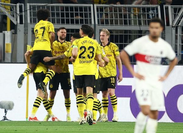 Para pemain Borussia Dortmund Para pemain Borussia Dortmund merayakan gol Niclas Fuellkrug ke gawang Paris Saint-Germain (PSG) pada leg pertama semifinal Liga Champions 2023-2024 di Signal Iduna Park, Kamis (2/5/2024) dini hari WIB. (Foto: REUTERS)
