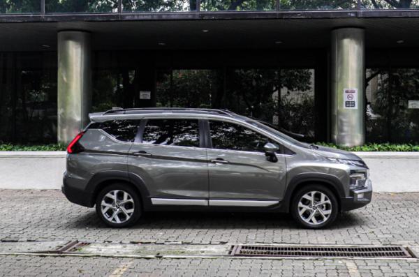 Mitsubishi Xpander Cross 2 Tampilan sporty dan modern, dengan grill depan yang besar dan lampu depan yang tajam. (Foto: iNews Media Group/Aldhi Chandra Setiawan)