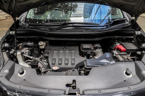 Mitsubishi Xpander Cross 3 Mesin 1.5 liter MIVEC yang mampu menghasilkan tenaga hingga 105 PS dan torsi maksimum 141 Nm. (Foto: iNews Media Group/Aldhi Chandra Setiawan)