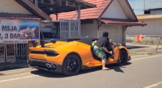 Lamborghini 1