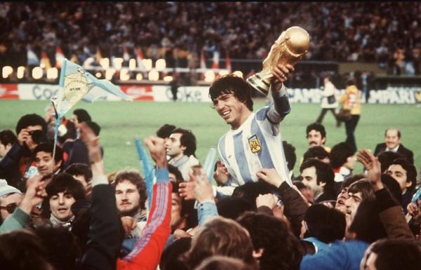 Timnas Argentina Juara Piala Dunia 1978 Momen saat Timnas Argentina yang dilatih Cesar Luis Menotti juara Piala Dunia 1978. (Foto: Daily Mail)