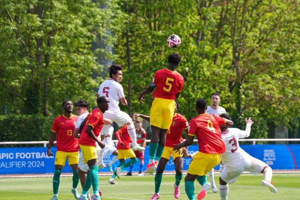 Indonesia Vs Guinea PSSI Pelatih Timnas Guinea U-23, Kaba Diawara (kiri). (Foto: Foot224)