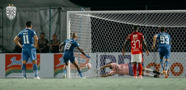 Bali United bermain imbang 1-1 dengan Persib Bandung di leg pertama Champions Series Liga 1 2023-2024. (foto: Bali United)