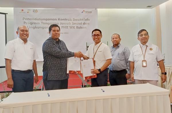 PHR program TJSL PT Pertamina Hulu Rokan (PHR) menandatangani kontrak swakelola Program TJSL yang menandai dimulainya program berbasis pemberdayaan masyarakat dan lingkungan 2024 di Wilayah Kerja Rokan. (Foto: dok Pertamina Hulu Rokan)